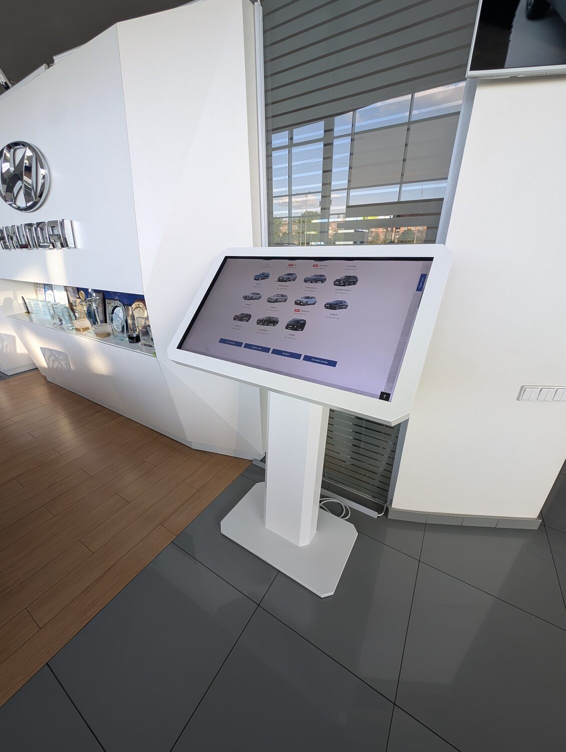 Elpix self-service terminal in a business interior